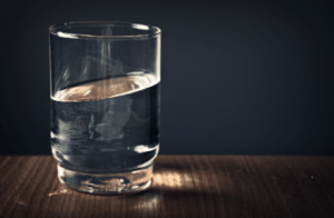 5 Tipps deine Ernährung zu verbessern Wasser